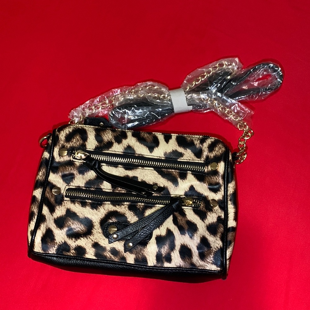 Crossbody bag with cheetah print from Call it Spring